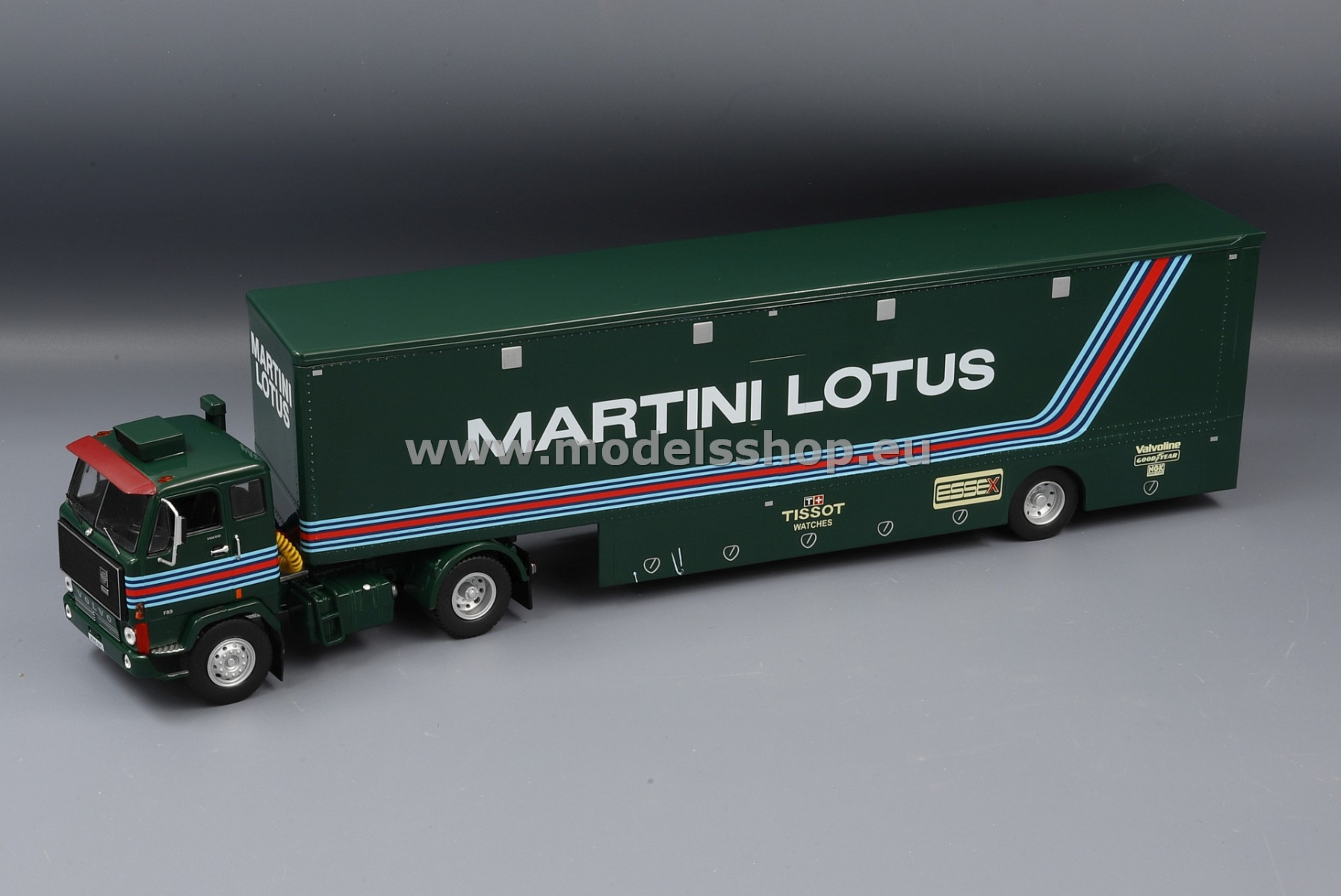 IXO TTR025 Volvo F88 tractor truck with semitrailer, 