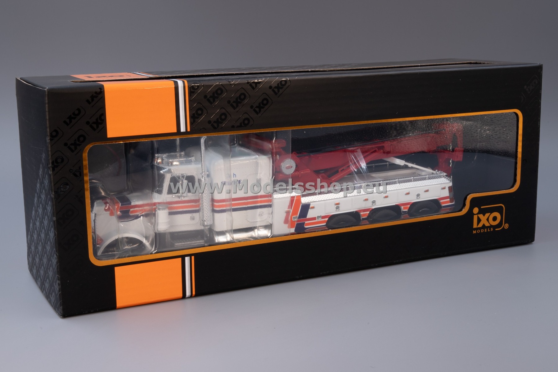 IXO TTR030.22 Peterbilt 359 Wrecker, 1976 /white/