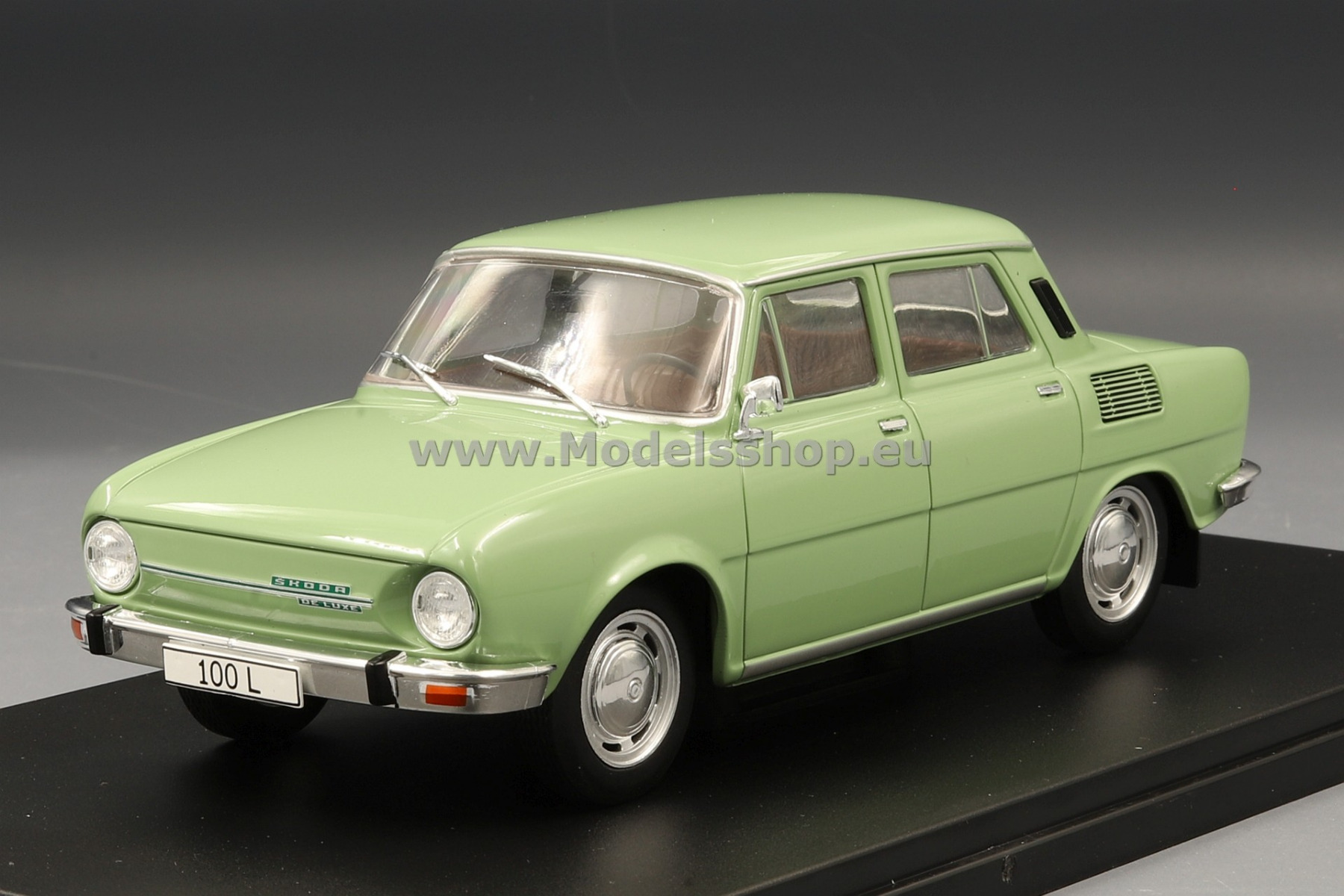 WhiteBox WB124062 Skoda 100L /green/