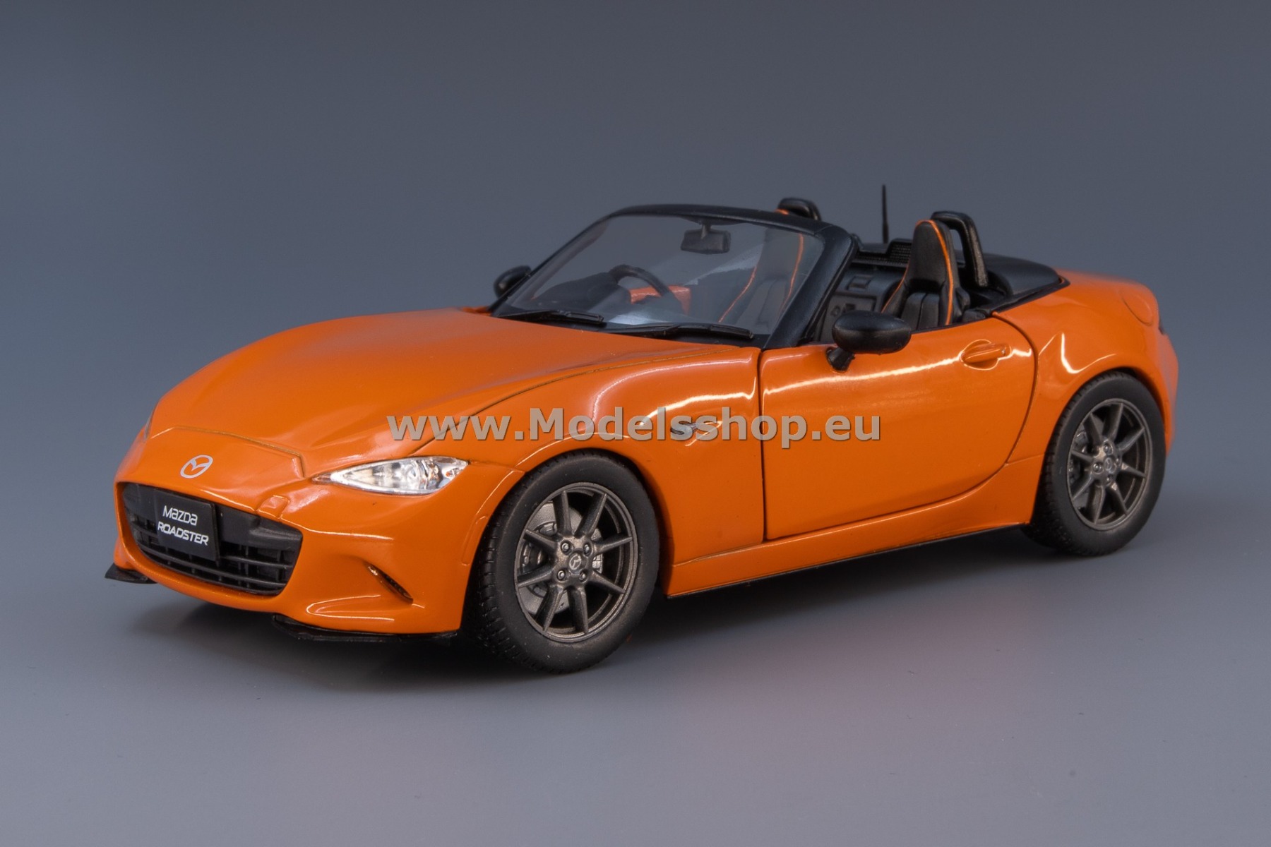 WhiteBox WB124178-O Mazda MX-5, 2019 /orange metallic/