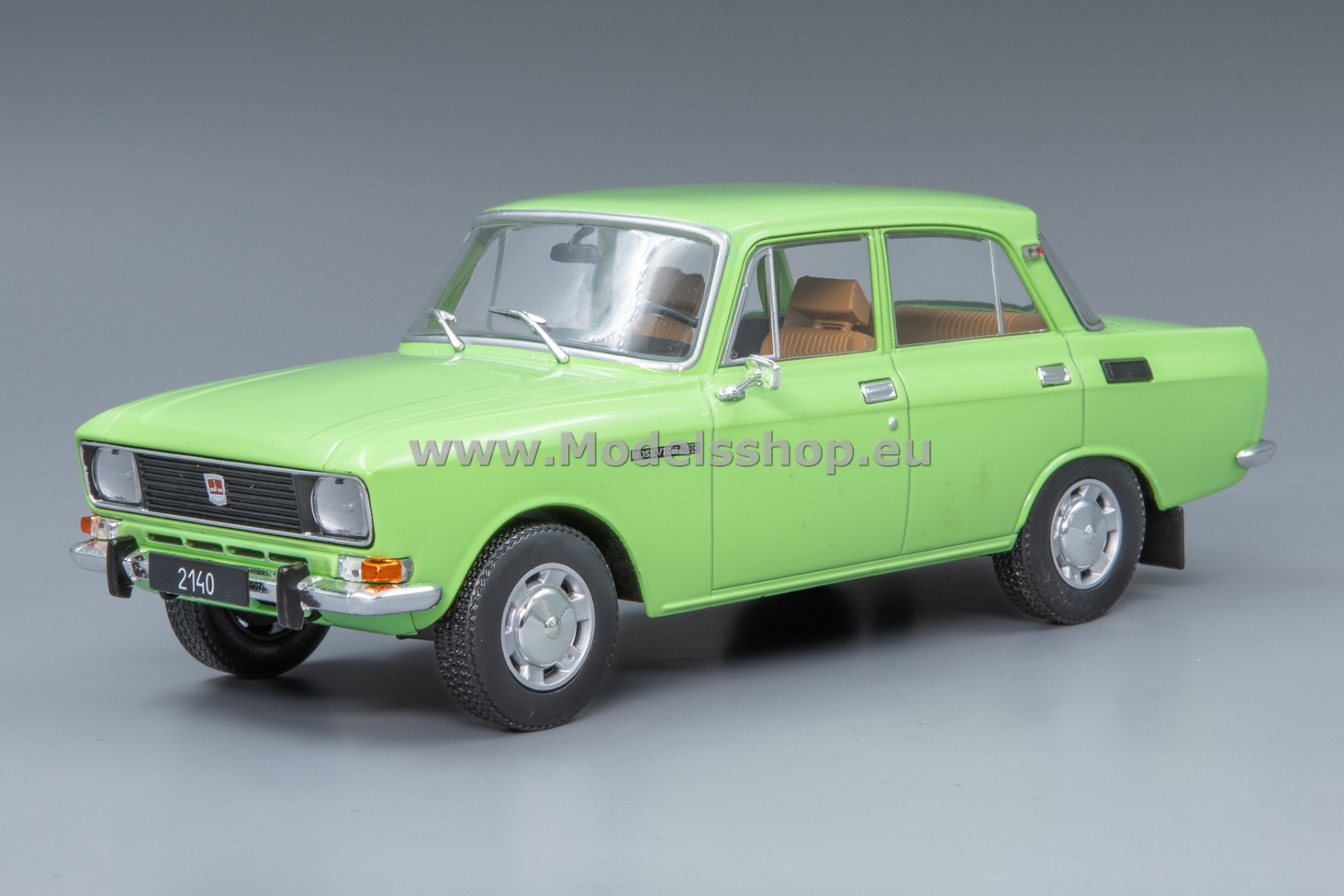 WhiteBox WB124203 Moskwitsch 2140 / AZLK 2140, 1975 /light green/