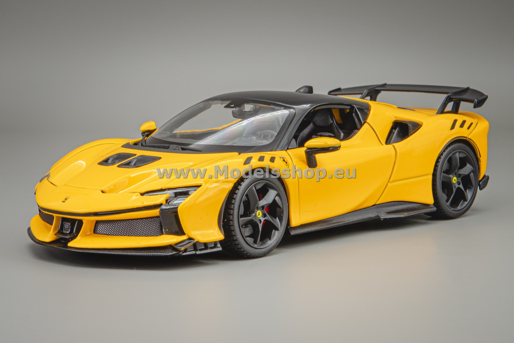Bburago Ferrari SF90 XX Stradale, 2024 /yellow-black/ 18-26032