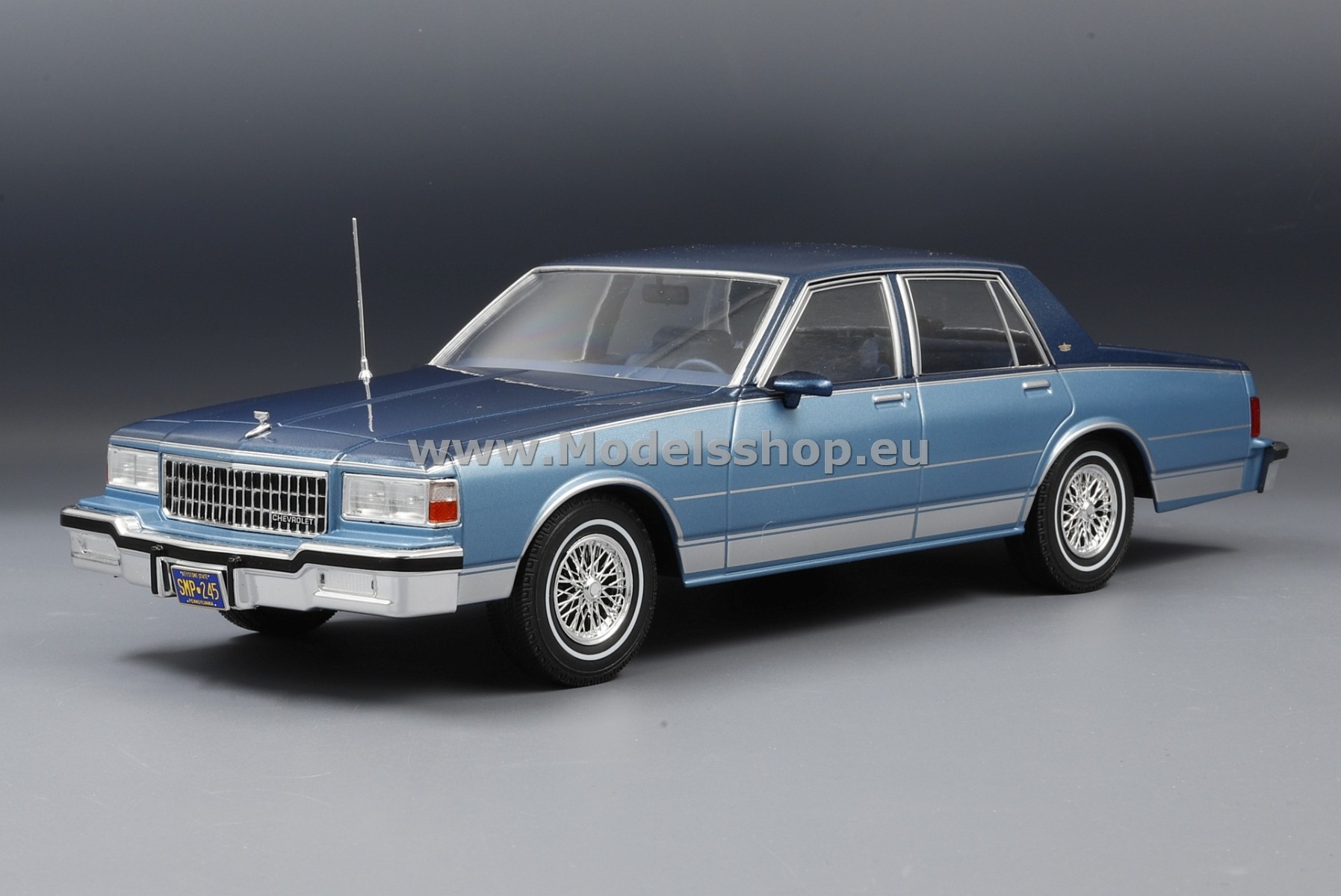 '87 Chevyシボレー Capriceカプリス Sedanセダン 1/18 Chevrolet Caprice, 1987 /light blue metallic - dark blue metallic/
