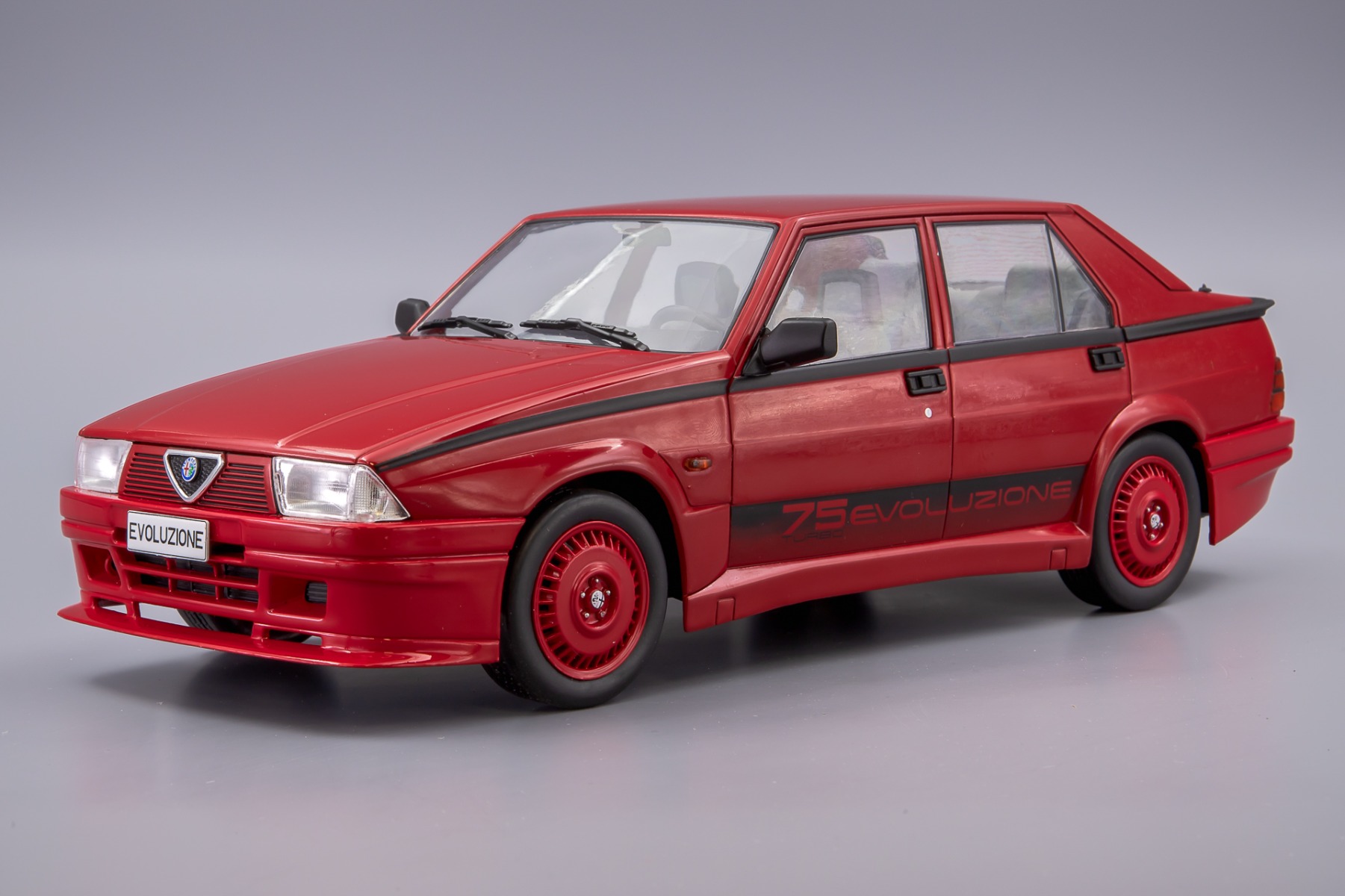 MCG 1/18 アルファロメオ75 ターボ エボルツィオーネ 1987 レッド MCG18428 Alfa Romeo 75 Turbo Evoluzione, 1987 /red/