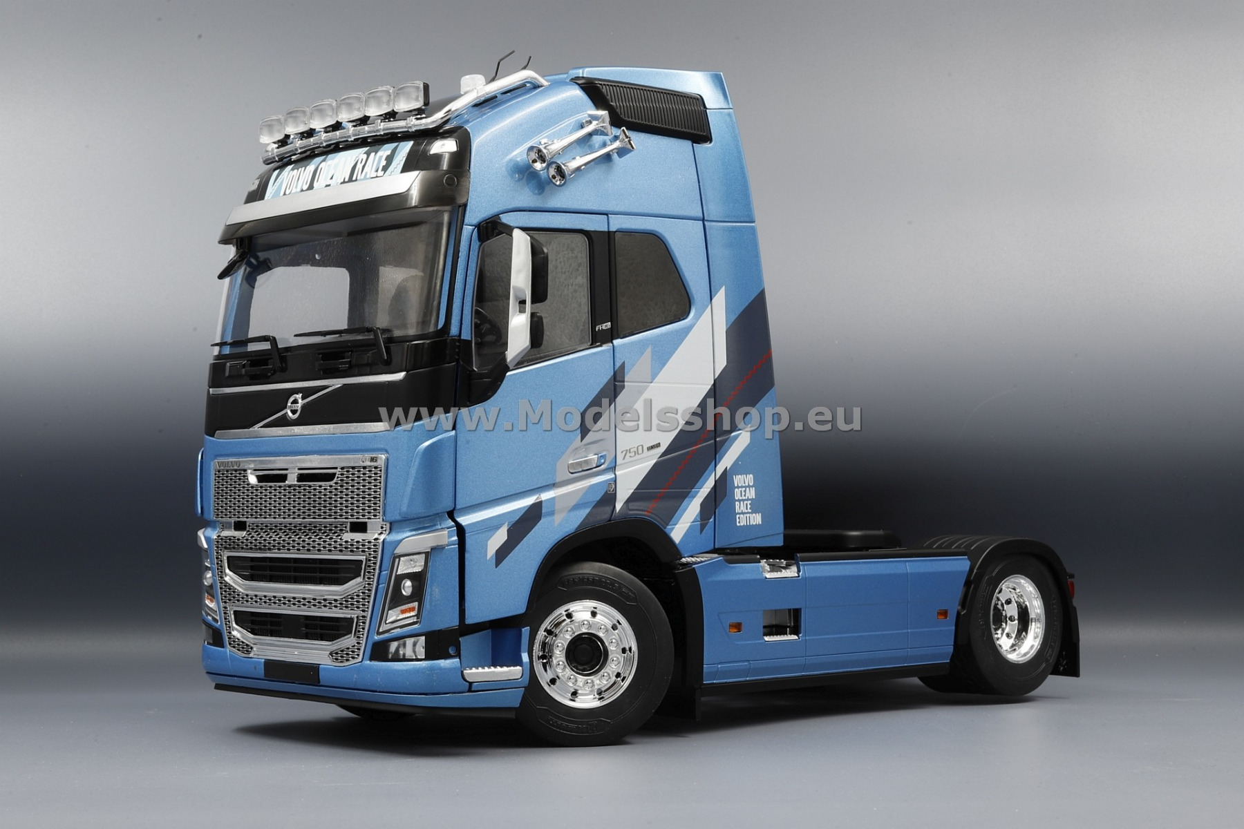 Volvo FH16 XL Cab, tractor truck, 2018 /light blue - metallic/ Volvo FH16 XL Cab, tractor truck, 2018 /light blue - metallic/