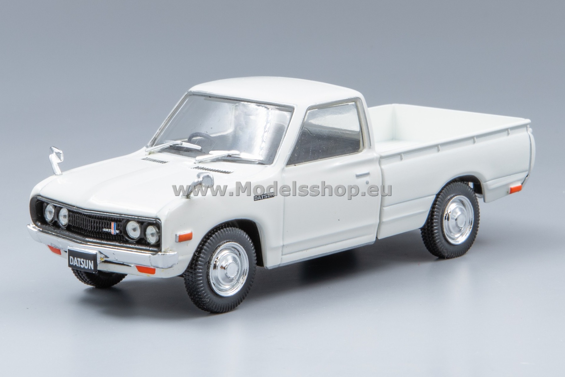 Datsun 620 pick-up truck, 1975, RHD /white/