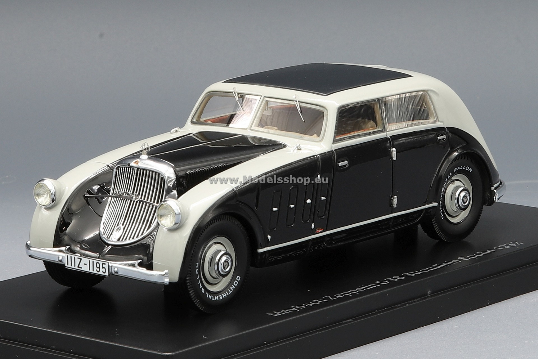 Maybach Zeppelin DS8 Stromlinie Spohn, 1932 /grey-black/