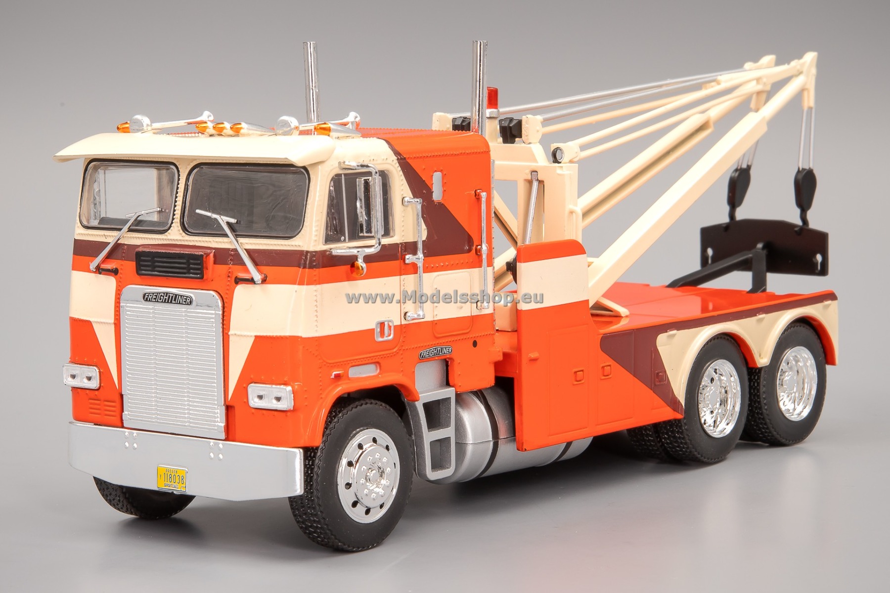 GreenLight GL86631 Freightliner FLA 9664 Tow Truck, 1984 /orange