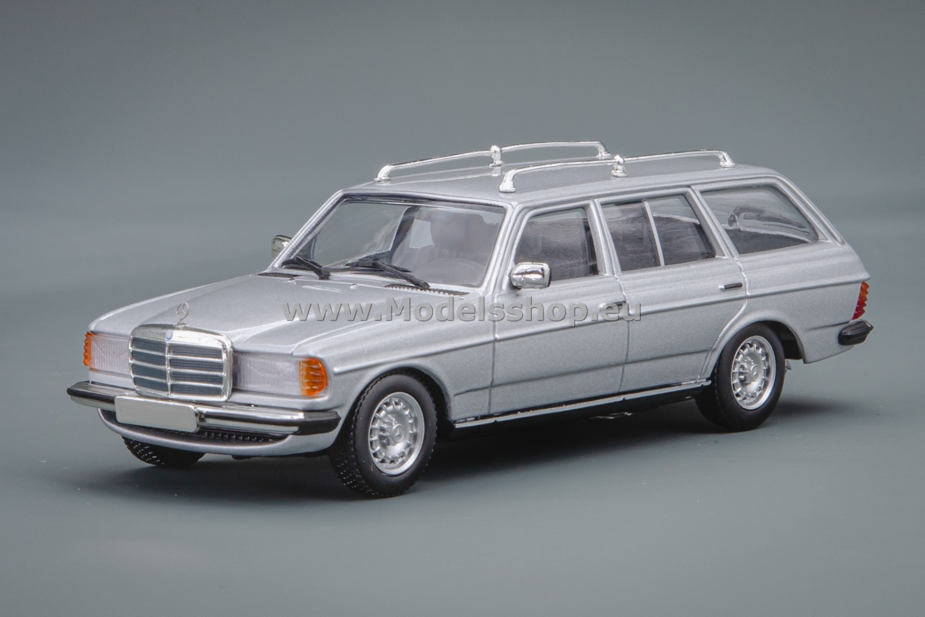 Maxichamps 940032212 Mercedes-Benz (W123) 230TE, 1982 /silver/