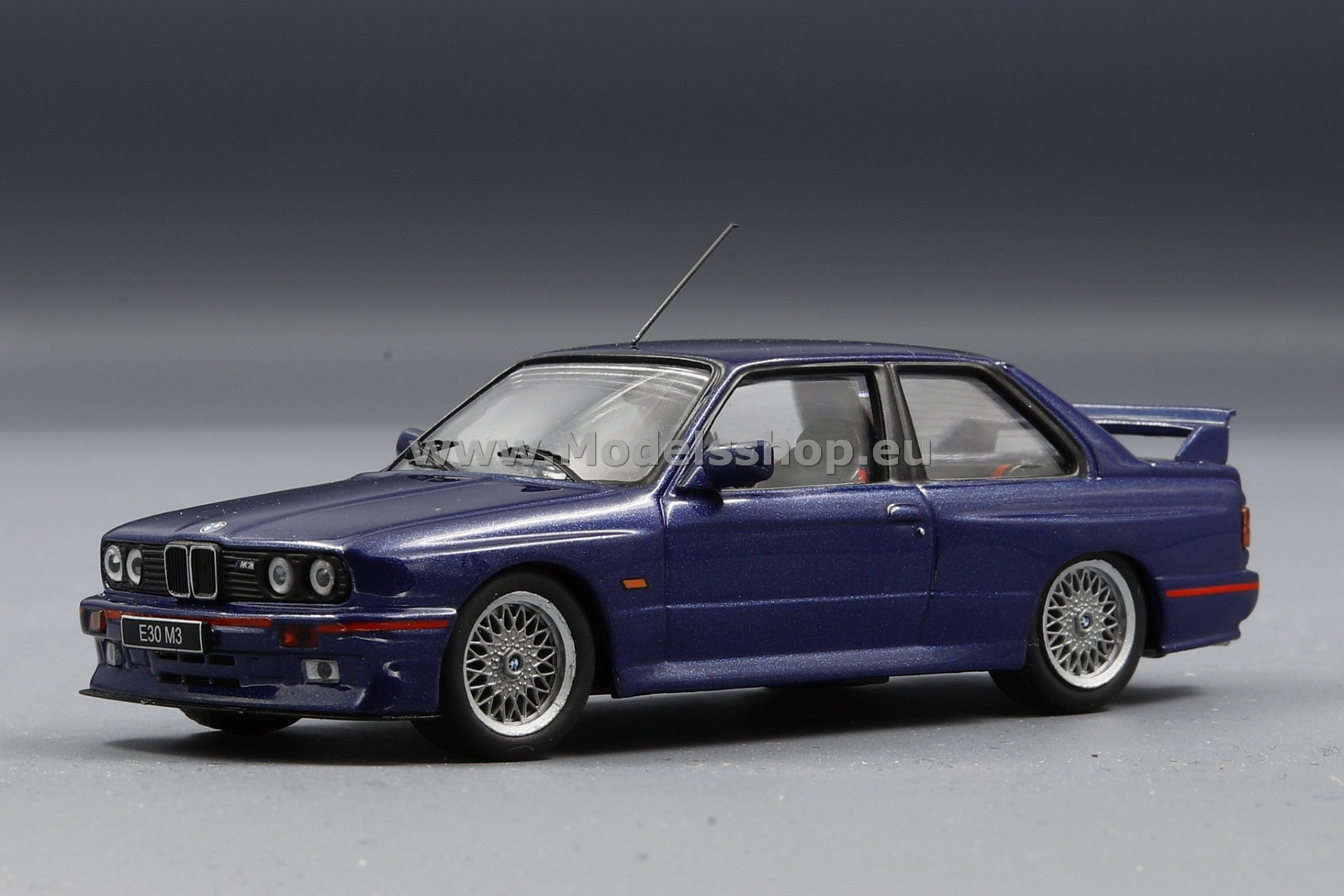 懐かしの！BMW M3 E30 Sport Evolution 1/18 BMW M3 E30 Sport Evolution 1990 Metal Dark Blue IXO CLC378N