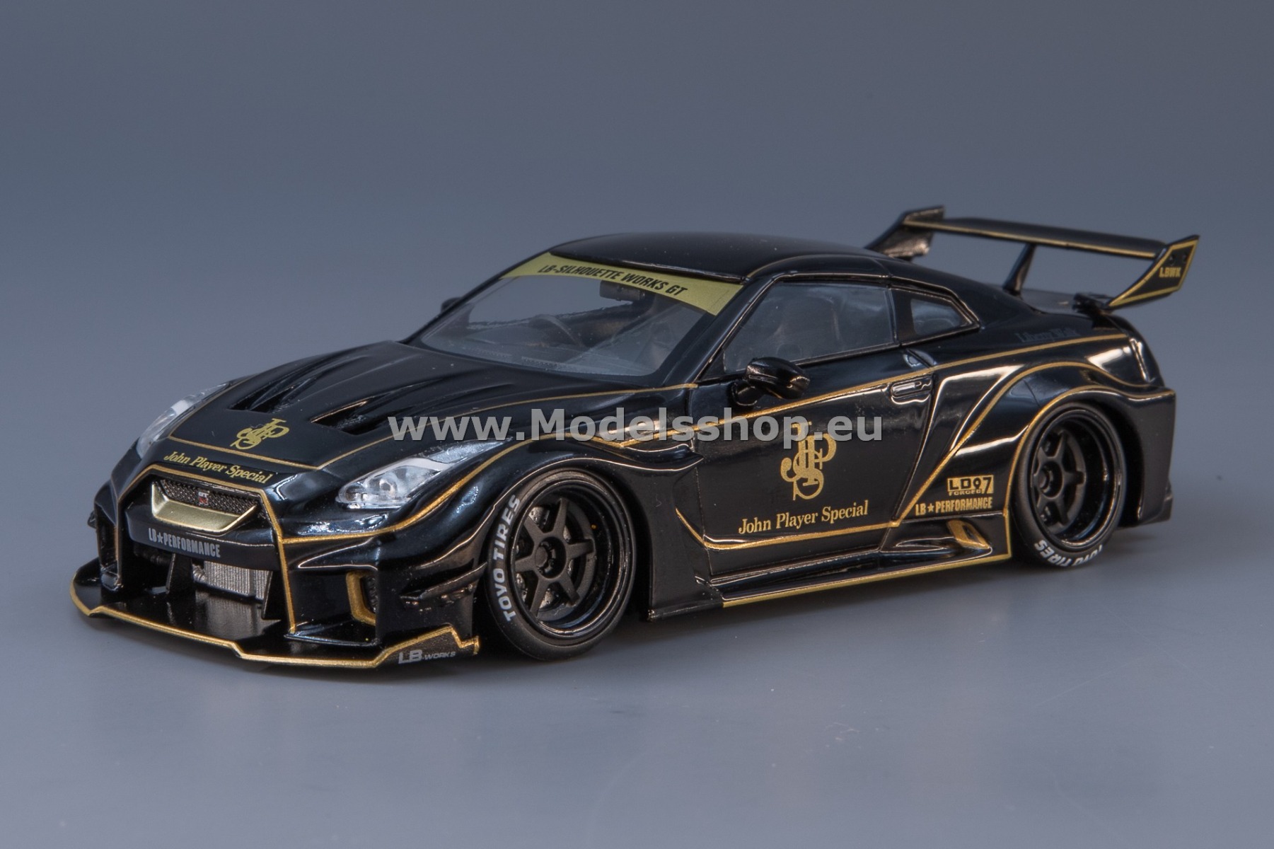 IXO MOC330.22 Nissan 35GT-RR LB-silhouette Works GT, RHD, 