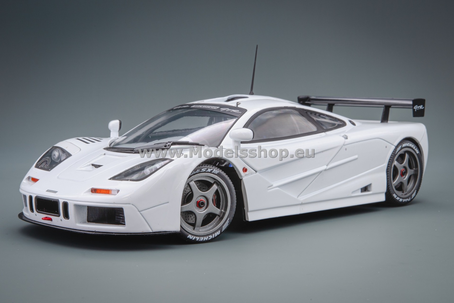 Solido S1804108 McLaren F1 GTR Short Tail, 1996 /white/