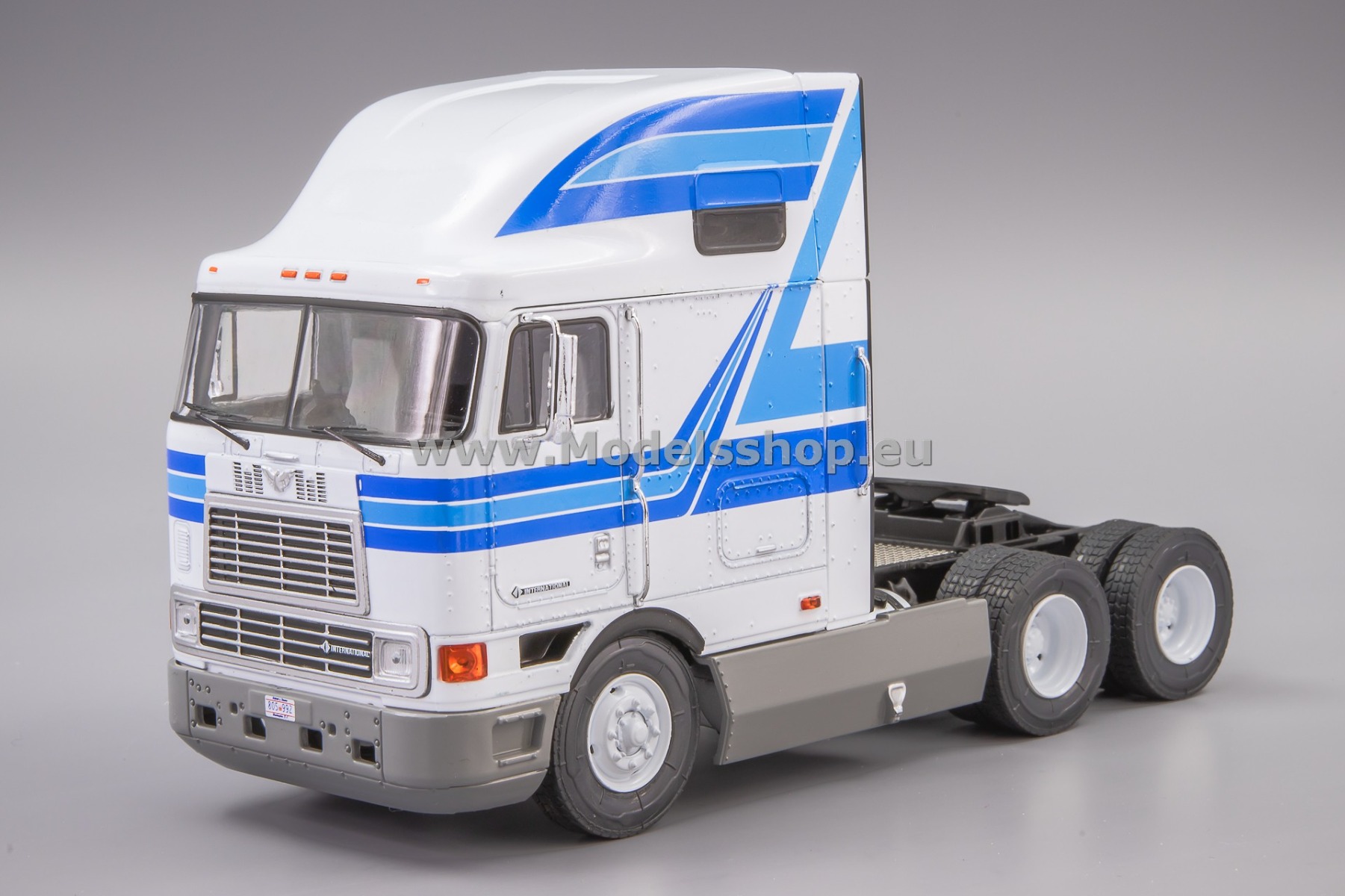 IXOTR190.22 Internationa Eagle Cabover, tractor truck, 1995 /white