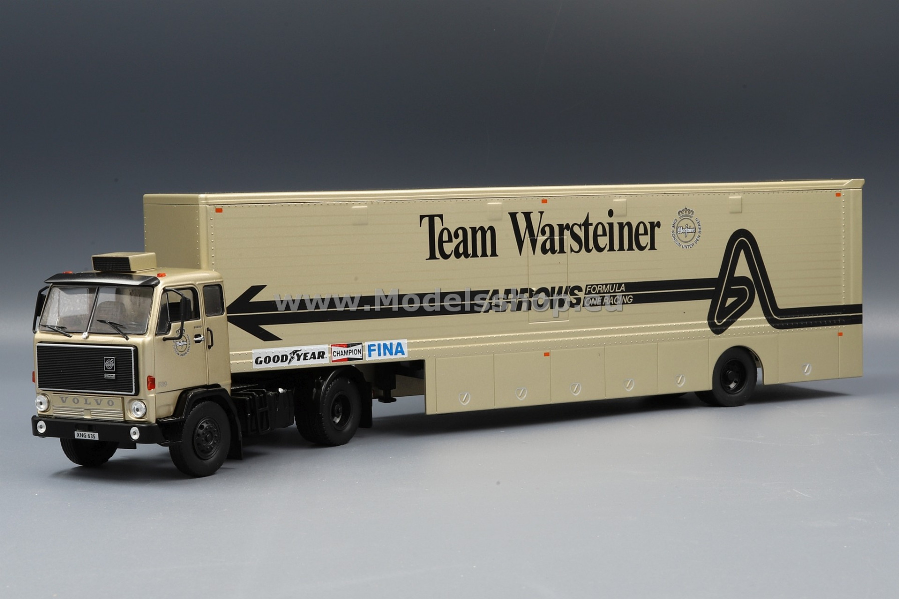 IXO TTR023 Volvo F89 tractor truck with semitrailer, 